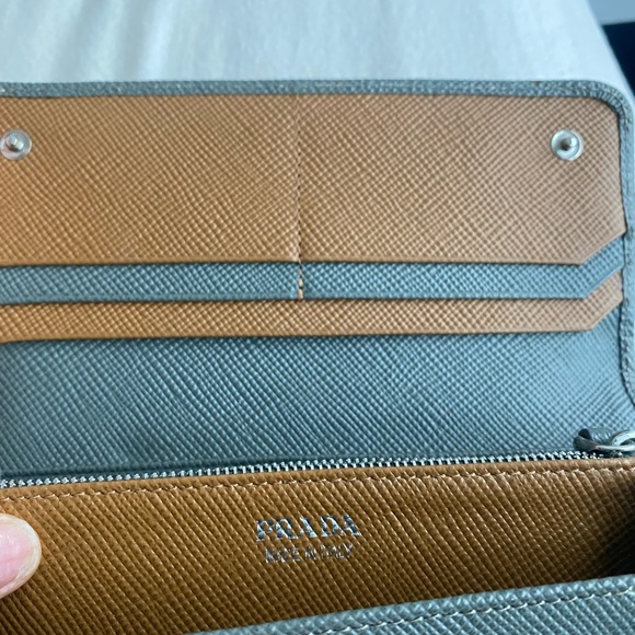 Prada wallet w/ authentication card - Picture 3 of 6